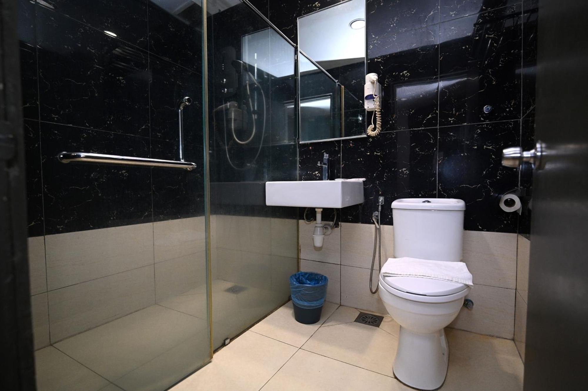Kingston Hotel 6 - Changkat, Bukit Bintang Куала Лумпур Екстериор снимка