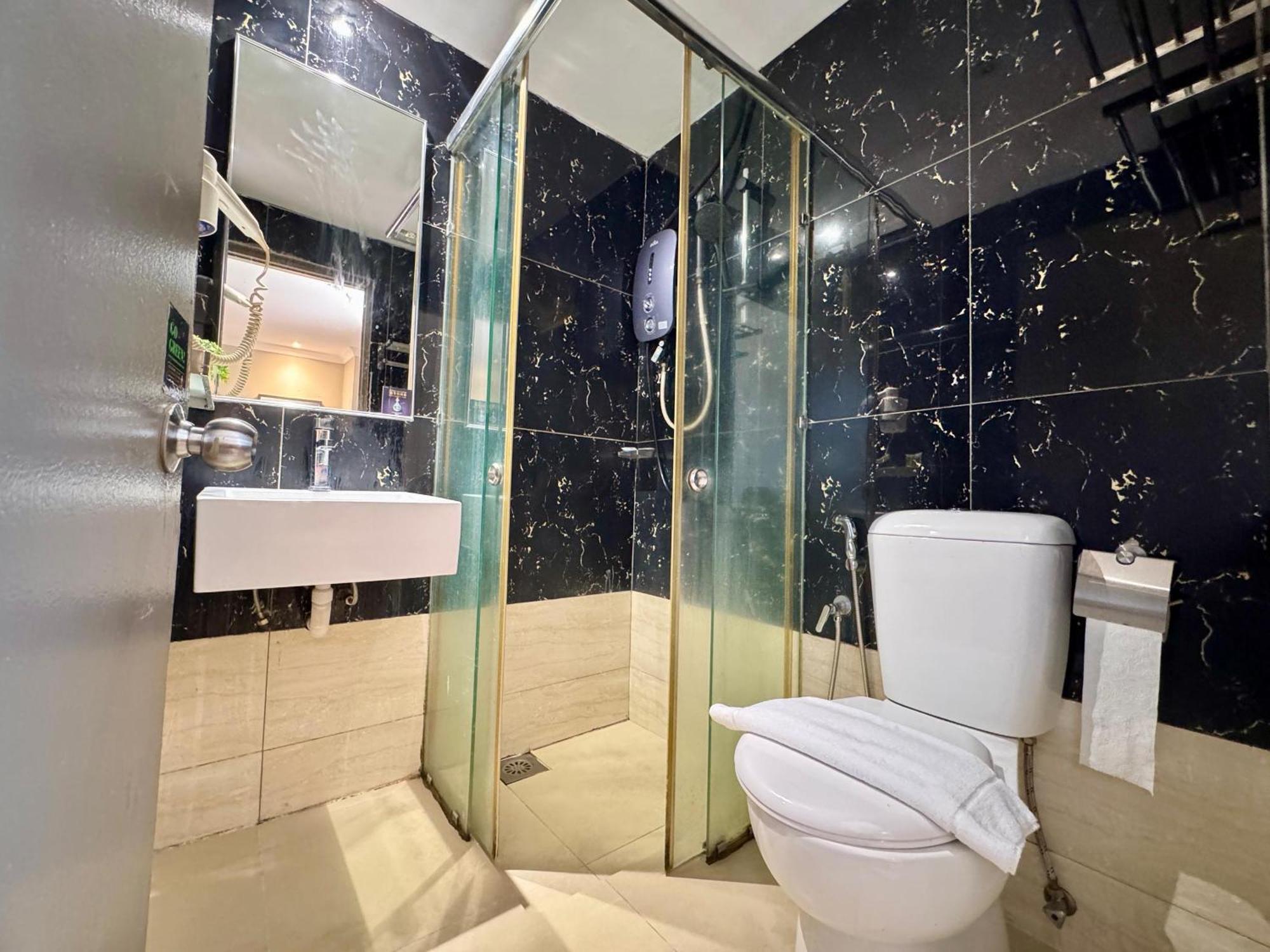 Kingston Hotel 6 - Changkat, Bukit Bintang Куала Лумпур Екстериор снимка